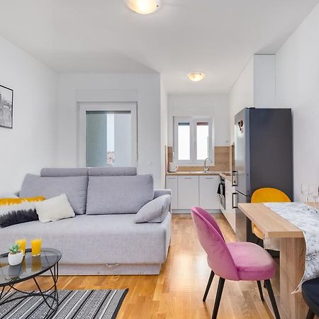 Apartment RoNi + besplatan parking Zadar Bagian luar foto