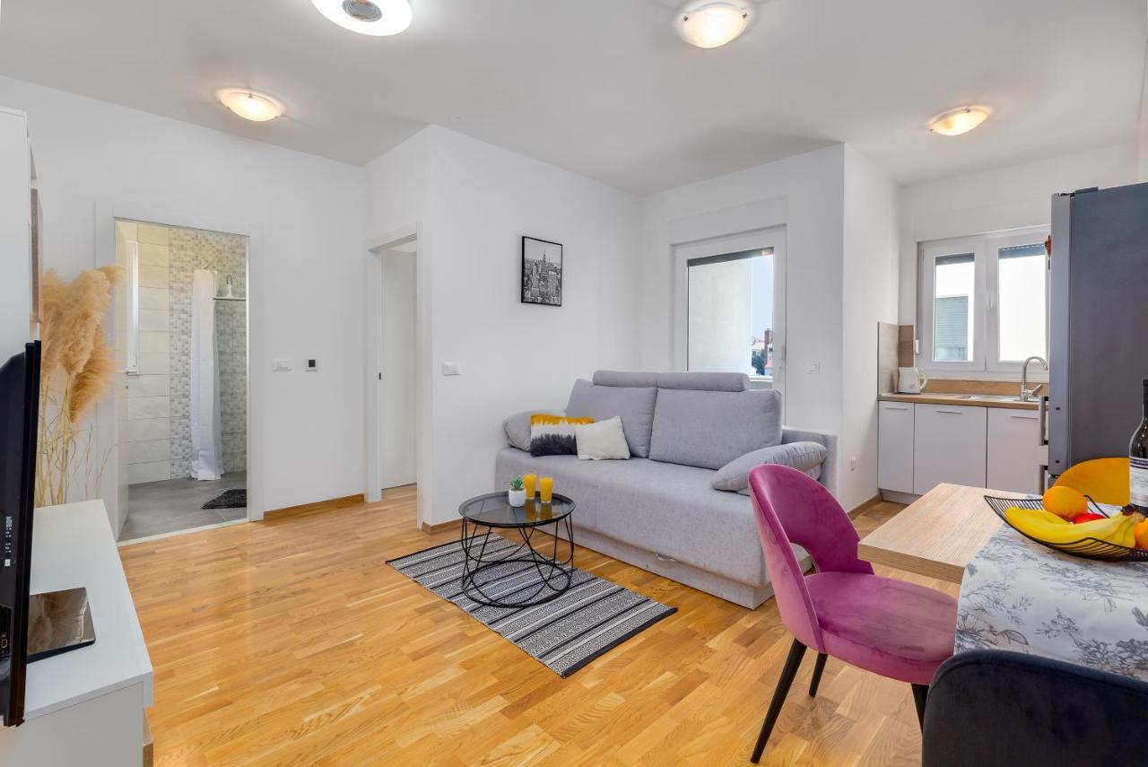 Apartment RoNi + besplatan parking Zadar Bagian luar foto