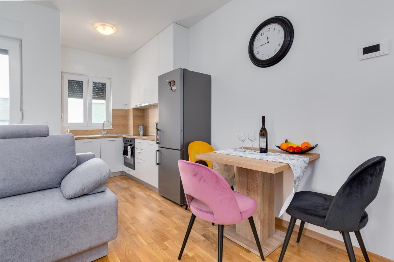 Apartment RoNi + besplatan parking Zadar Bagian luar foto