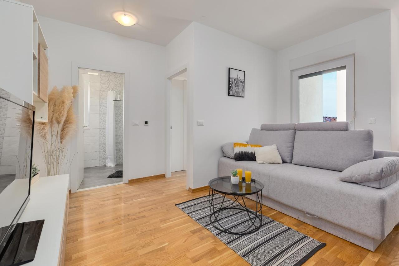 Apartment RoNi + besplatan parking Zadar Bagian luar foto
