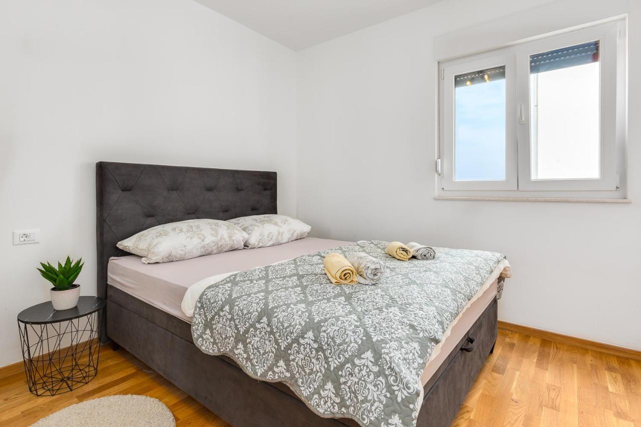 Apartment RoNi + besplatan parking Zadar Bagian luar foto