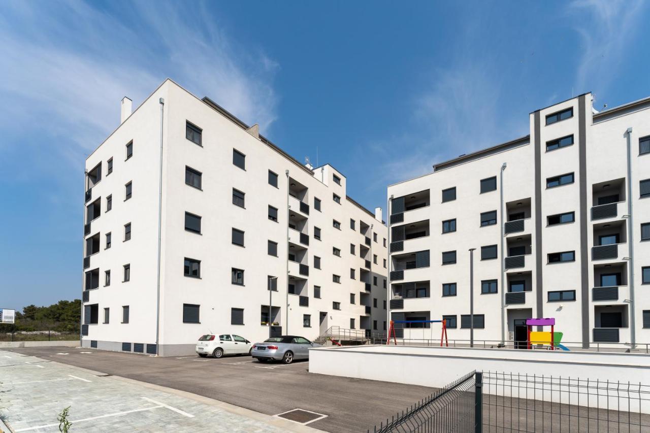 Apartment RoNi + besplatan parking Zadar Bagian luar foto