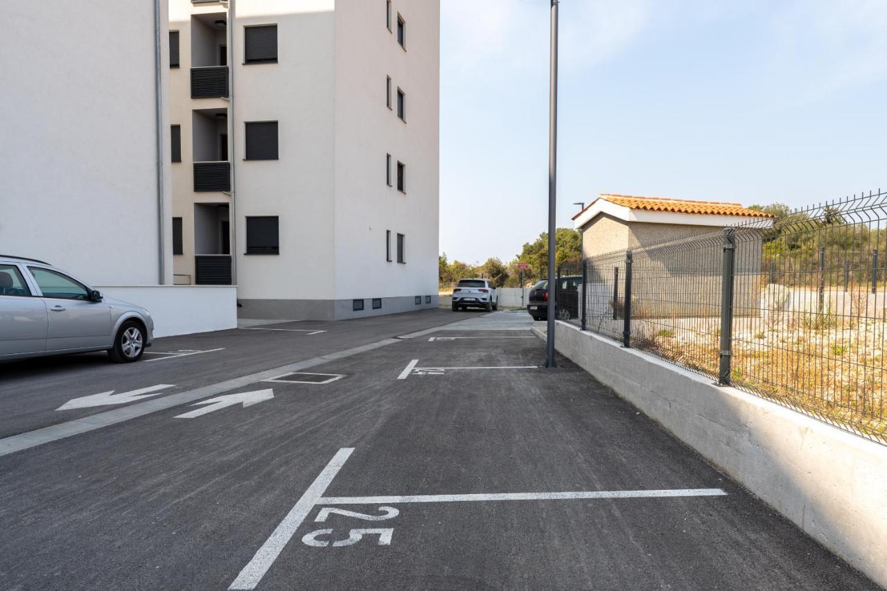 Apartment RoNi + besplatan parking Zadar Bagian luar foto