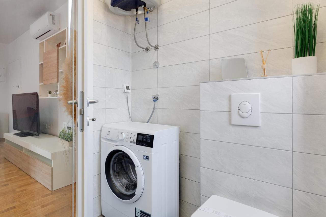 Apartment RoNi + besplatan parking Zadar Bagian luar foto
