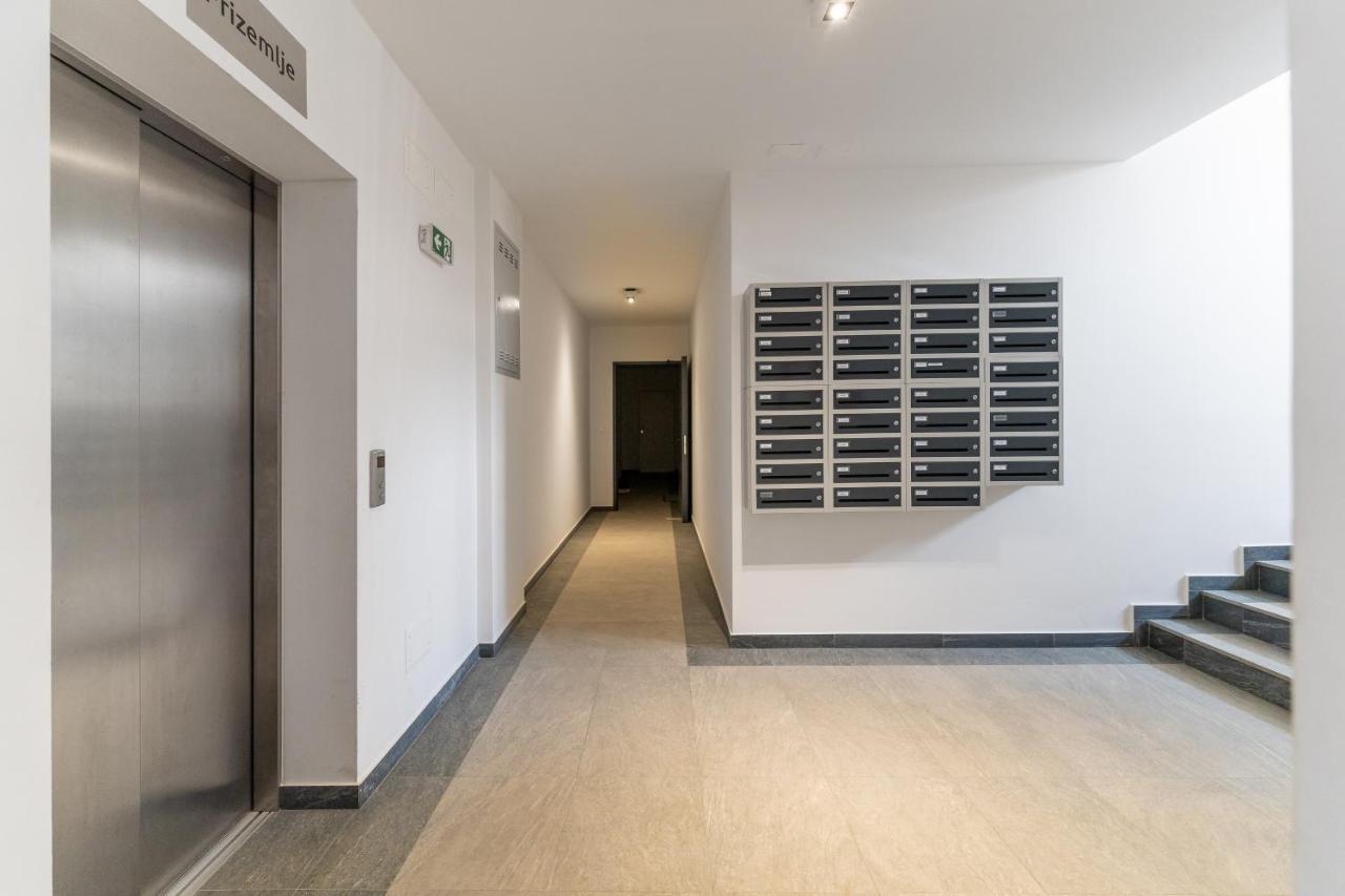 Apartment RoNi + besplatan parking Zadar Bagian luar foto