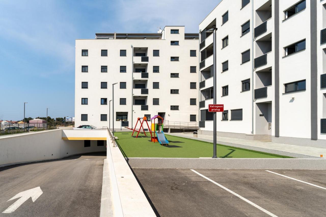 Apartment RoNi + besplatan parking Zadar Bagian luar foto